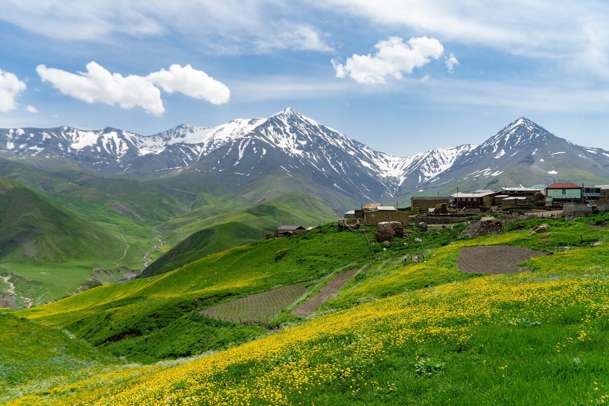 заснеженные горы дагестана