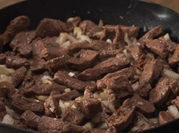Гуляш из говядины с подливкой — классический рецепт с фото пошагово