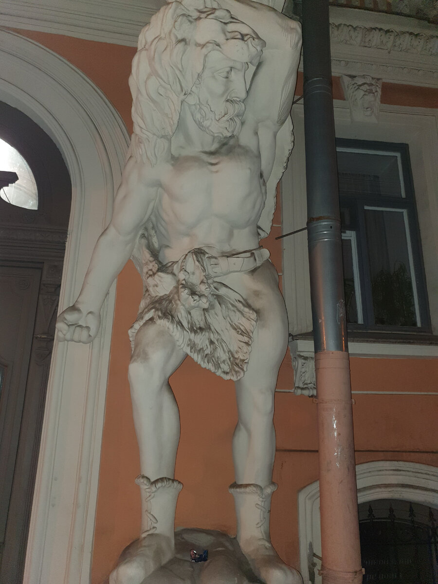 Правый атлант