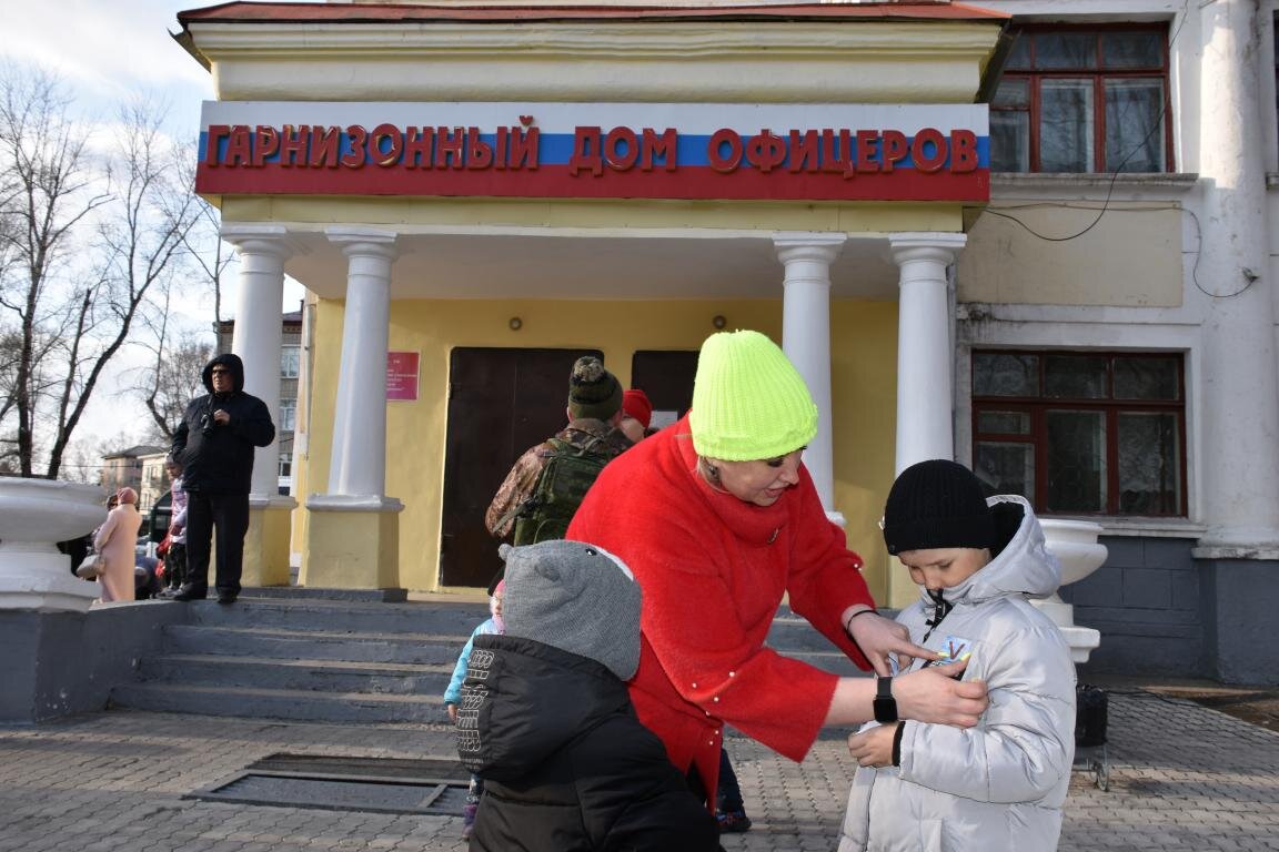 Своих не бросаем»: в Белогорске состоялся концерт-митинг | Белогорск.рф |  Дзен