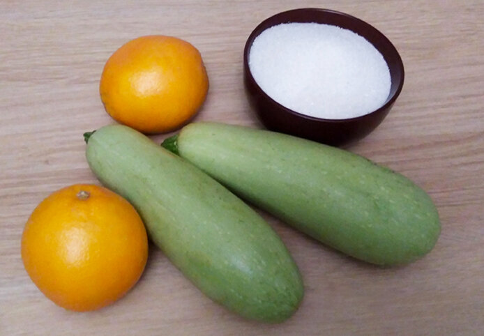 Необходимы для варенья кабачки, апельсины и сахарный песок.