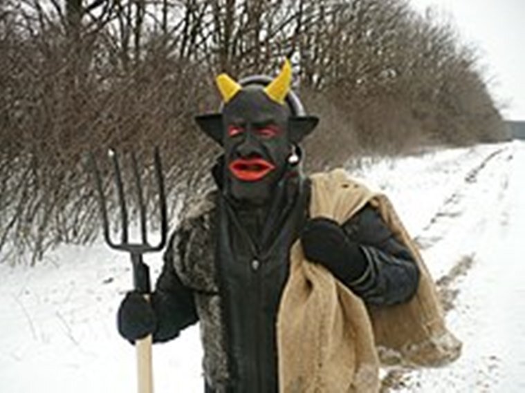 "Черт, любезный, как я мог о тебе забыть? Ты рядом. К черту мир!"