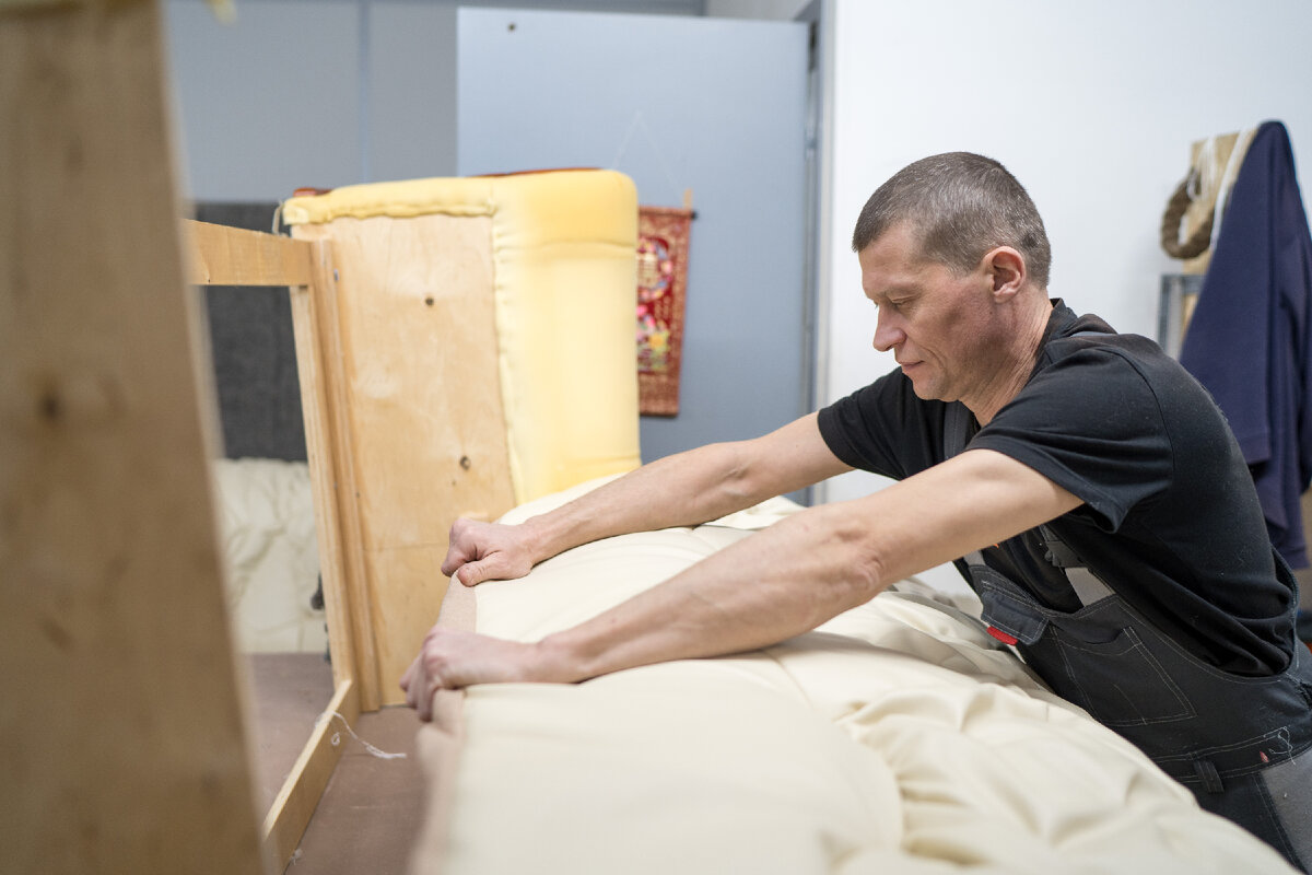 и еще обивщики