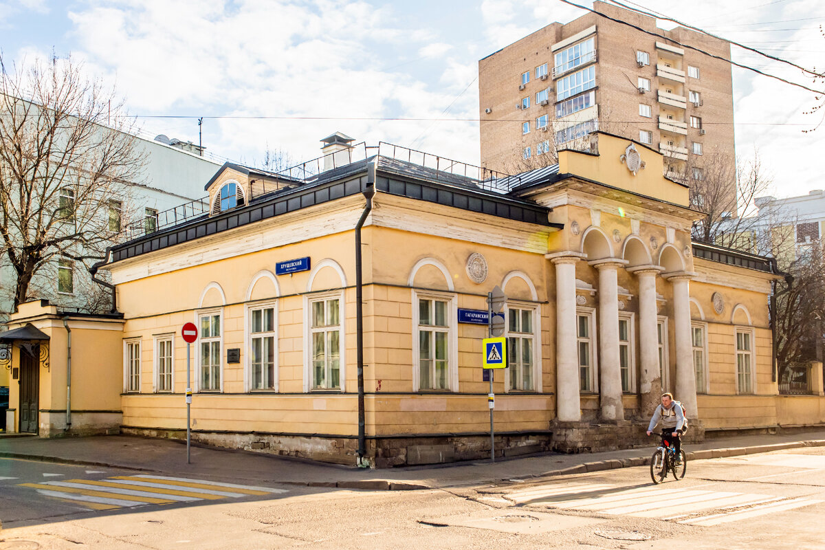 Особняк барона Штейнгеля Гагаринский переулок. Особняк Мстиславского в Гагаринском переулке. Гагаринский переулок 35. Гагаринский переулок 25 Щусев.