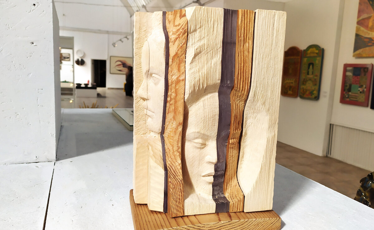 Владимир Лобов "Метаморфозы вечернего света" (дерево, стекло).