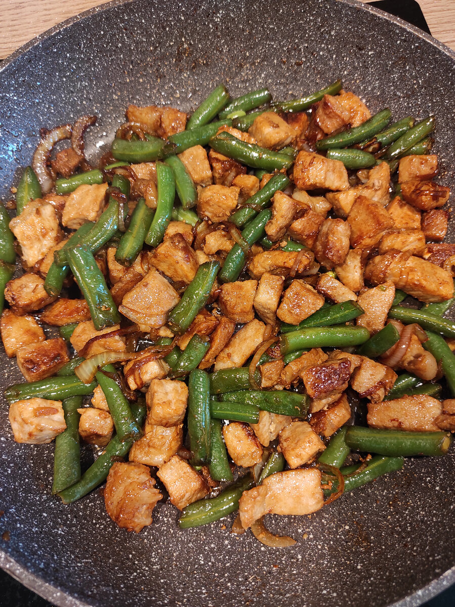 Свинина в соевом соусе с фасолью