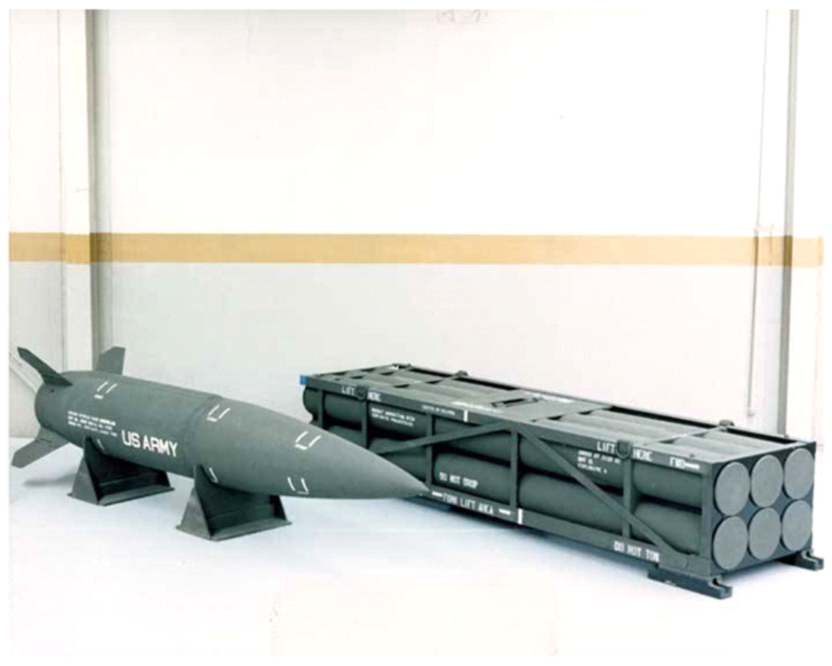 Фото – армия США. Статус фото – общественное достояние http://www.redstone.army.mil/history/archives/missiles/atacms_mlrs_01.jpg