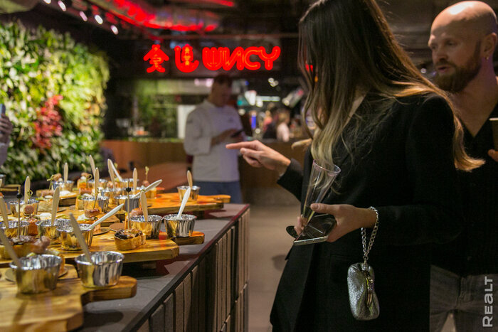 Листайте вправо, чтобы увидеть больше изображений