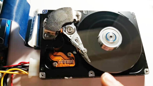 Будет-ли жесткий диск работать без крышки? А если дотронуться пальцем