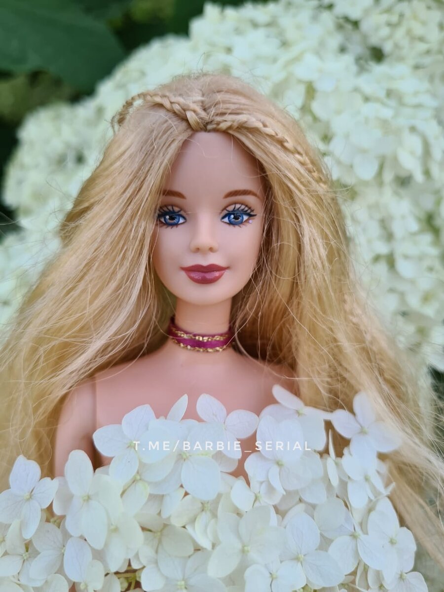 Barbie Angel в роли Лукреции Борджиа