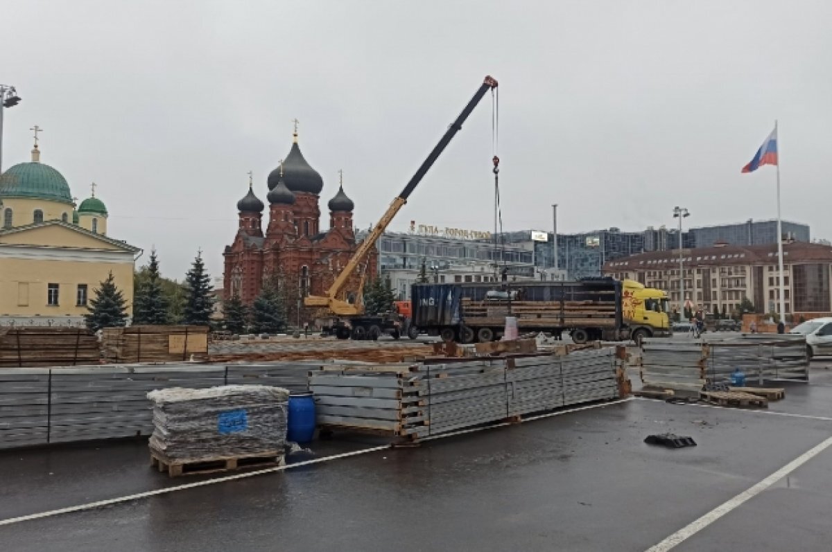    На площади Ленина в Туле начали установку Губернского катка
