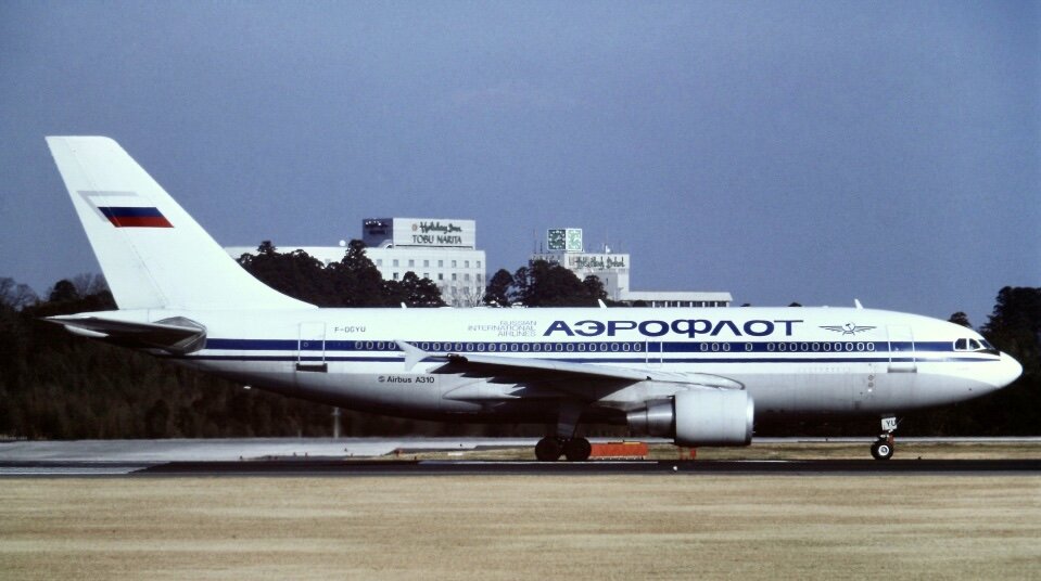 Airbus A310 авиакомпании «Аэрофлот» в аэропорту Нариты, Япония. Январь 1997 года.