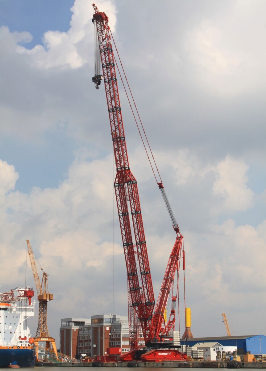 Самоходный кран LR13000