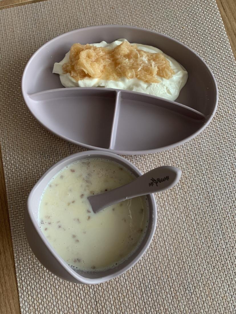 Гречневая каша на молоке со сл. маслом + творожок Тема с тертой грушей 🍐 