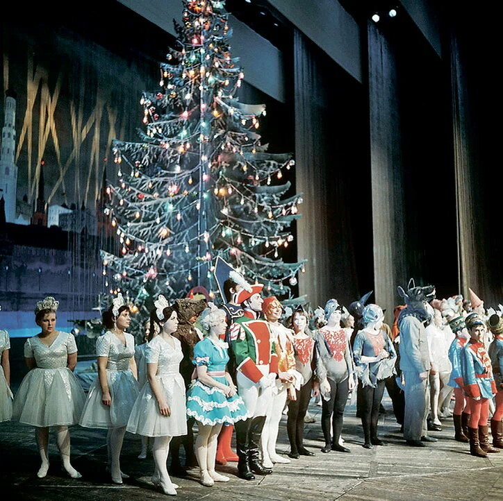 За наряженную елку жестоко карали" Почему власти СССР годами пытались лишить люд