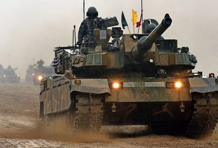 Корейские танки и САУ - главная сила польской армии в скоро времени. Заметим, что это сугубо наступательное вооружение. 