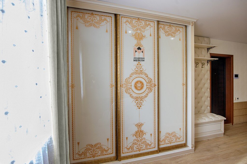 Мебель в прихожую в чатсный дом в Соломбале. Вид слева