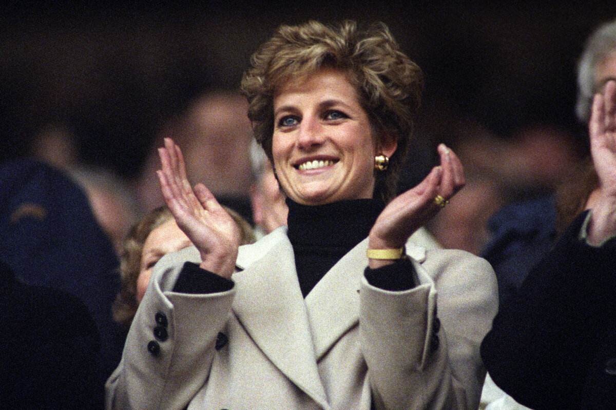     Трогательная причина, по которой принцесса Диана отказывалась носить перчатки на публике