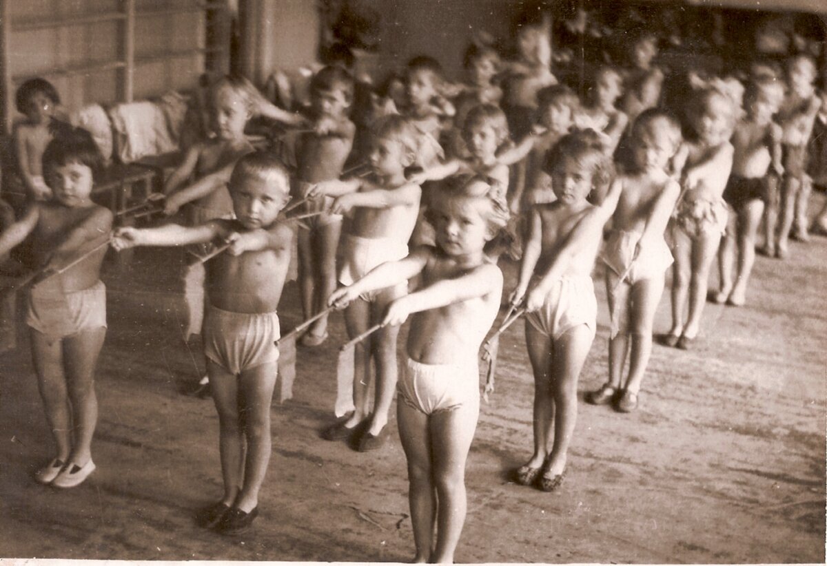 Это фотография из музея "Город детства" ЦДО г. Собинки. 1950-е - начало 1960-х годов.