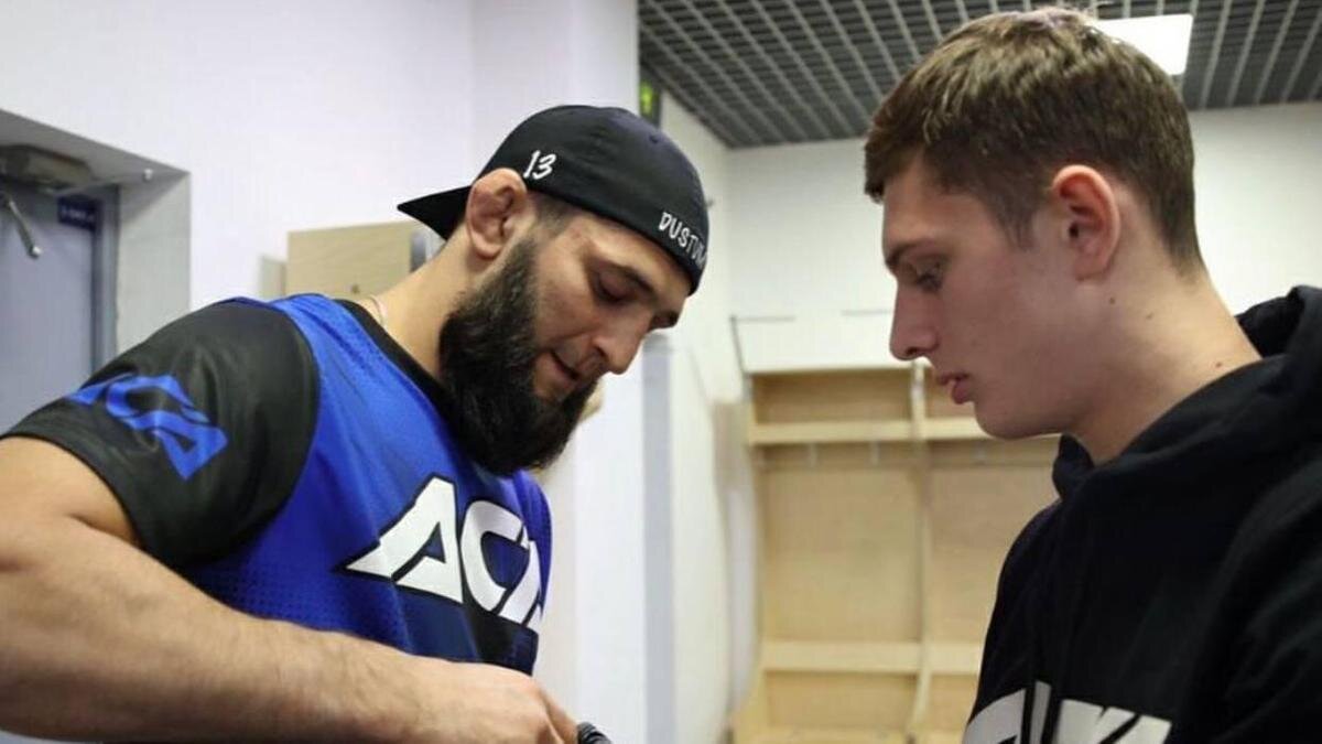    Бойцы Хамзат Чимаев и Эли Кадыров:instagram.com/aca_mma/