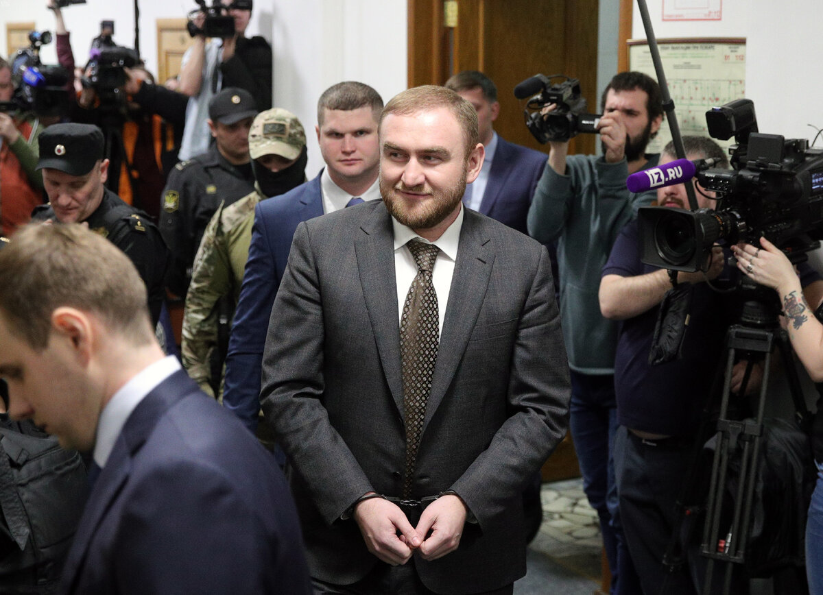 Рауф арашуков. Арашуков рауль туркбиевич. Арашуков приговор. Сенатор арашуков задержание. Сенатор арашуков.
