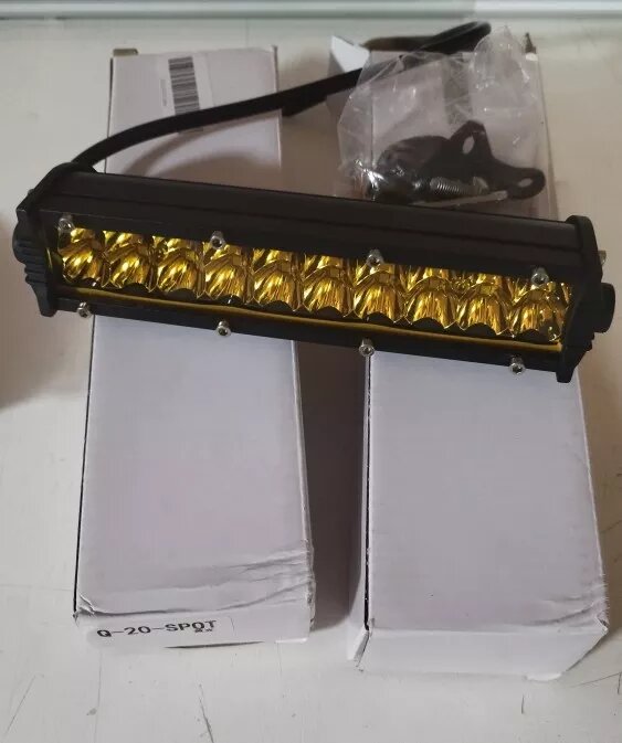 Пару дней назад обратился ко мне мой старый клиент с заказом на установку дополнительных ПТФ на Opel Frontera. Так как он охотник, а как известно что охотникам света много не бывает. Продолжается и его ипопея с установкой дополнительного света. Полтора часа работы и имеем вот такой результат. 