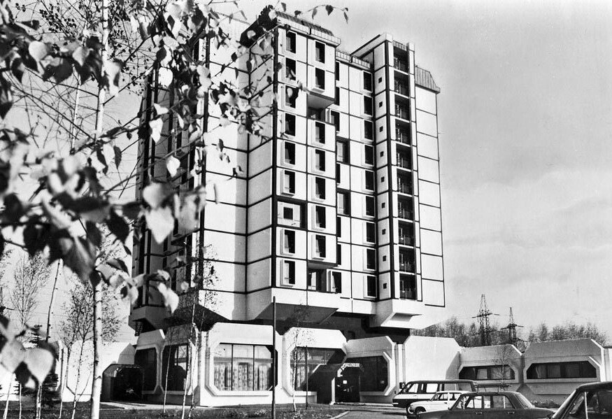 Здание гостиницы «Союз» в Ховрино, где в фильме располагался НУИНУ (фото в иллюстративных целях)