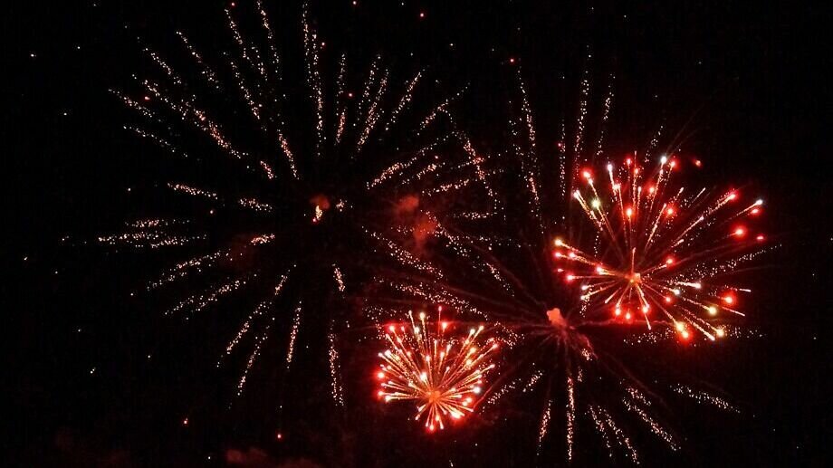     В Татарстане от применения пиротехники пострадали 6 человек, трое из них — дети. Об этом сообщает пресс-служба ГУ МЧС по РТ со ссылкой на республиканский центр медицинской катастрофы минздрава РТ.