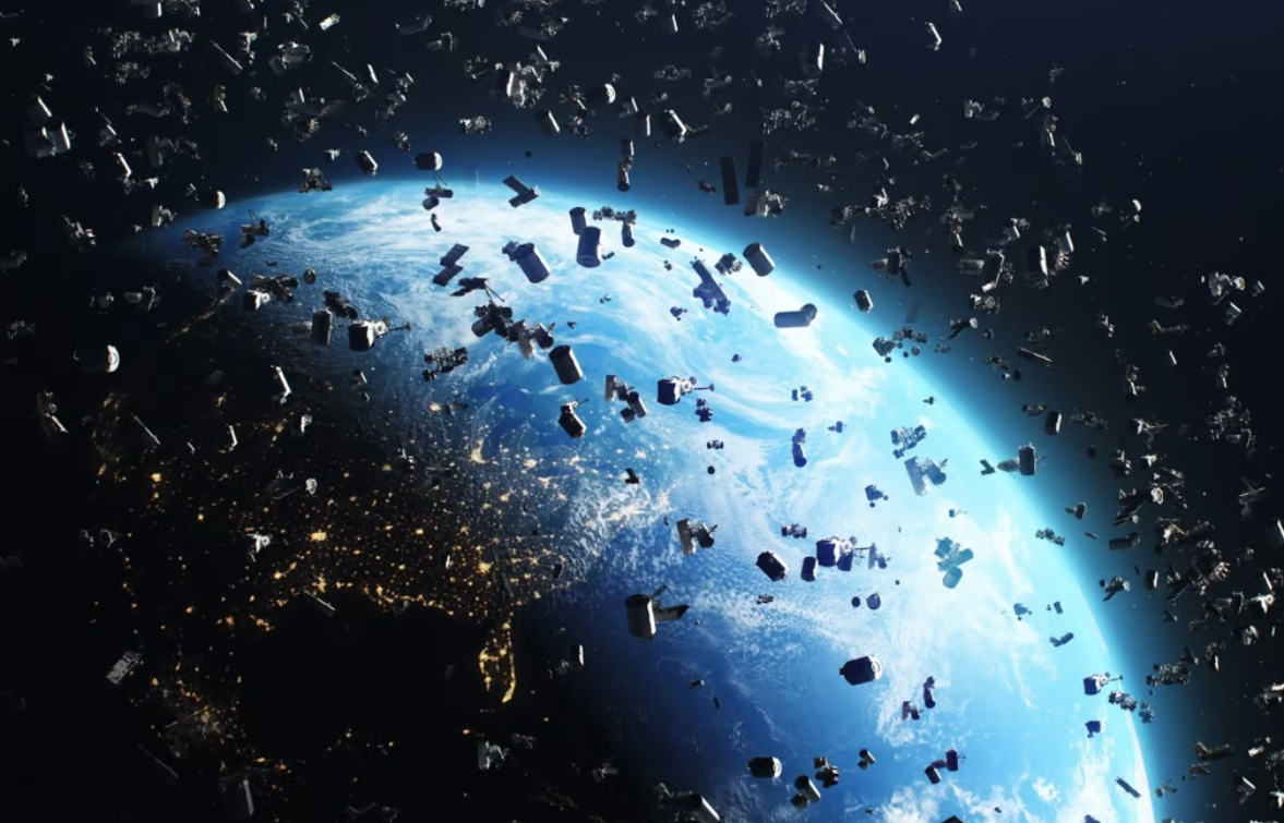 Считается, что в настоящее время вокруг Земли вращаются сотни миллионов фрагментов космического мусора