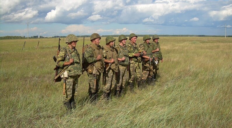 На фото: Солдаты России середины нулевых.