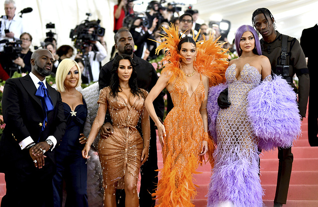 Corey Gamble, from left, Kris Jenner, Kim Kardashian, Kendall Jenner, Kylie Jenner and Travis Scott. Фото: Charles Sykes/Invision/AP