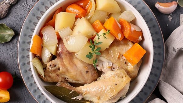 Ужин на скорую руку: курица с овощами в банке в духовке