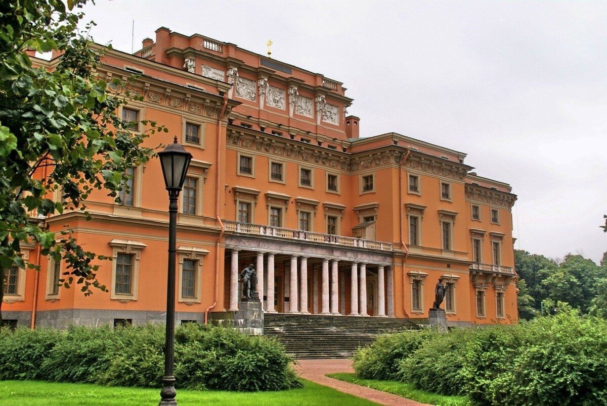 Михайловский инженерный дворец в Санкт-Петербурге