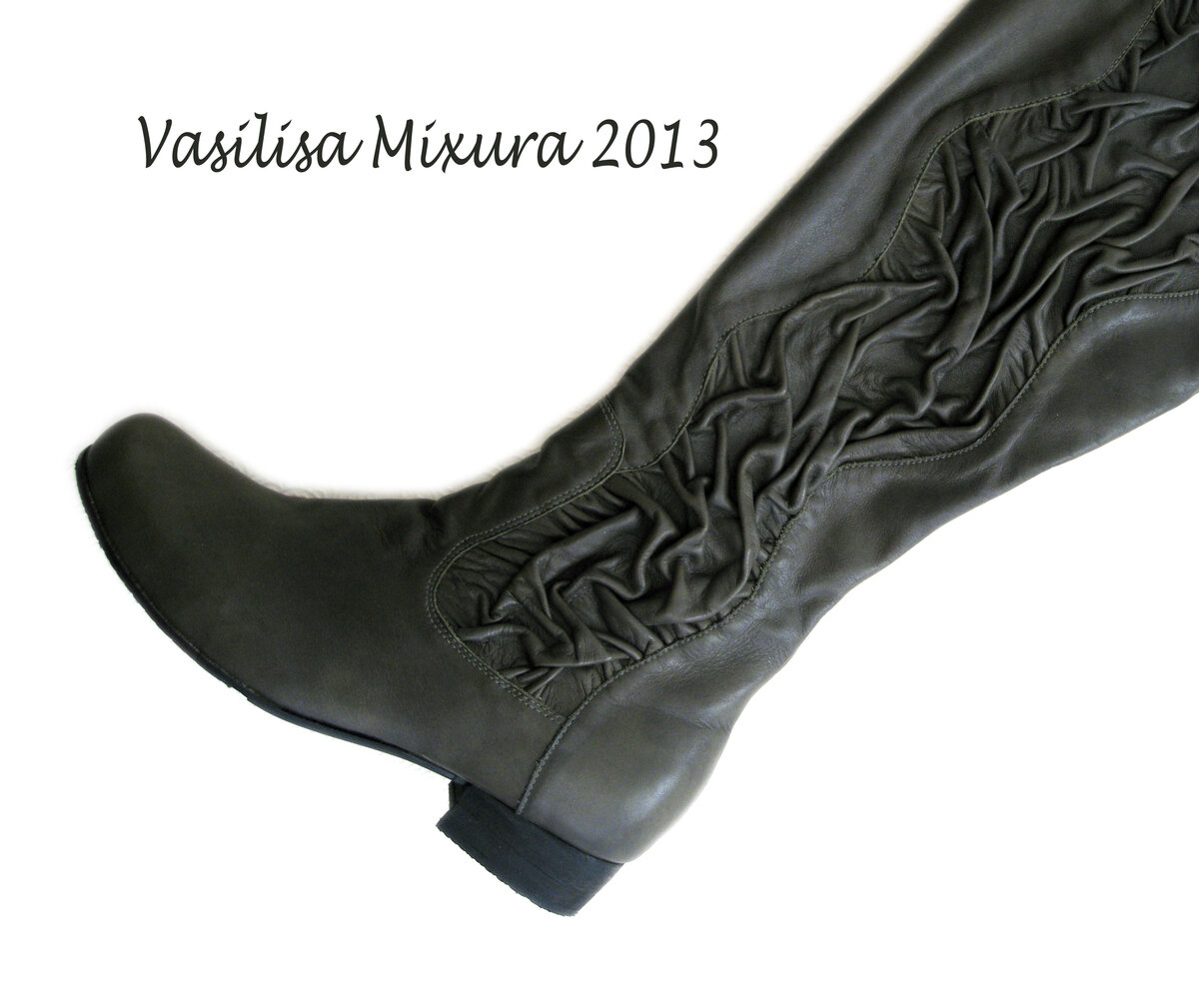 Сапоги с вставкой из жатой кожи