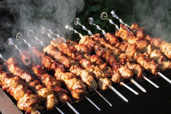 Фото взято из источника:https://mport.ua/zdorove/eda/759008-kak-pravil-no-gotovit-shashlyk-vosem-sposobov