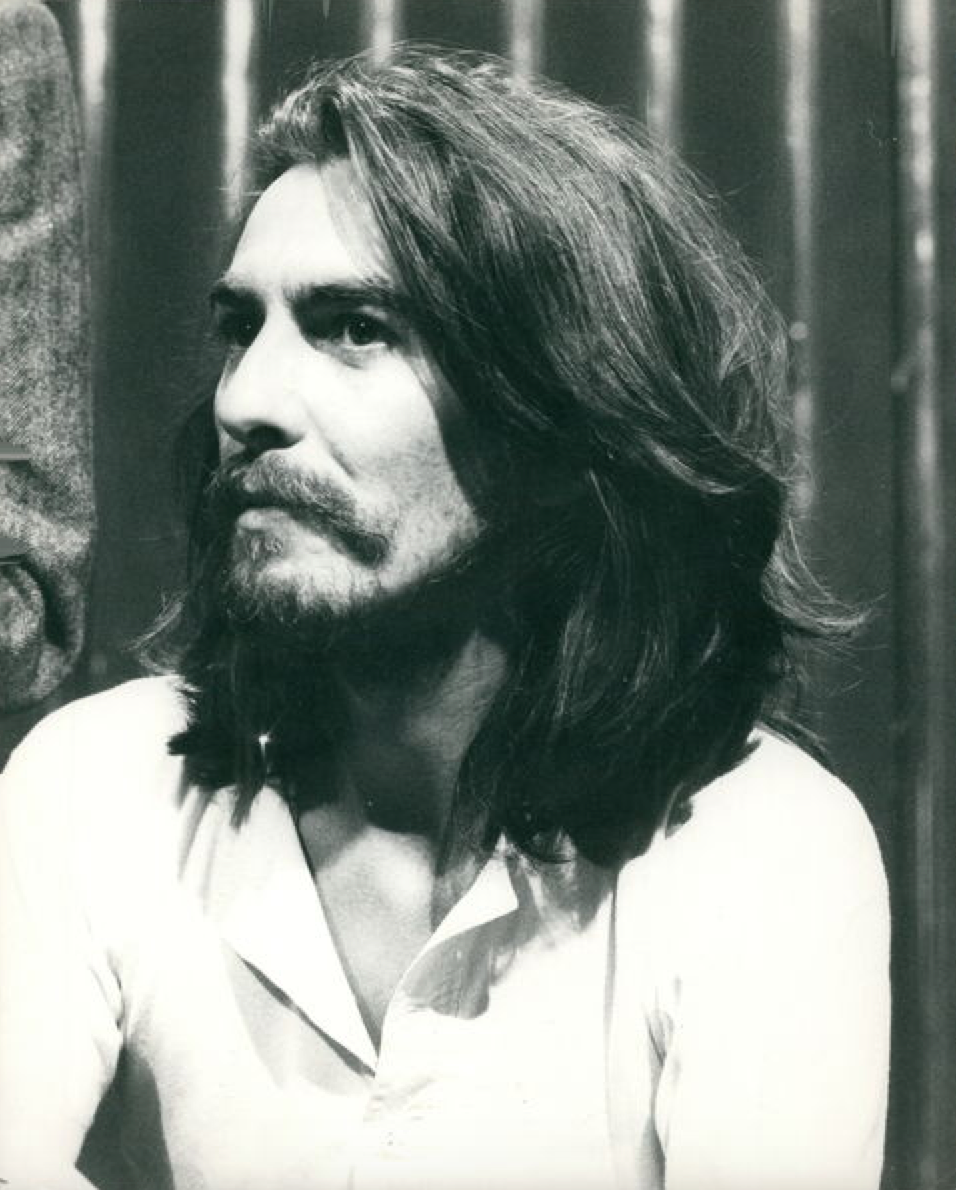 George Harrison, фото 1969 года. Согласитесь, в его внешности есть что-то от индийских гуру, под руководством которых он пытался постичь бога и своё место в мире.
