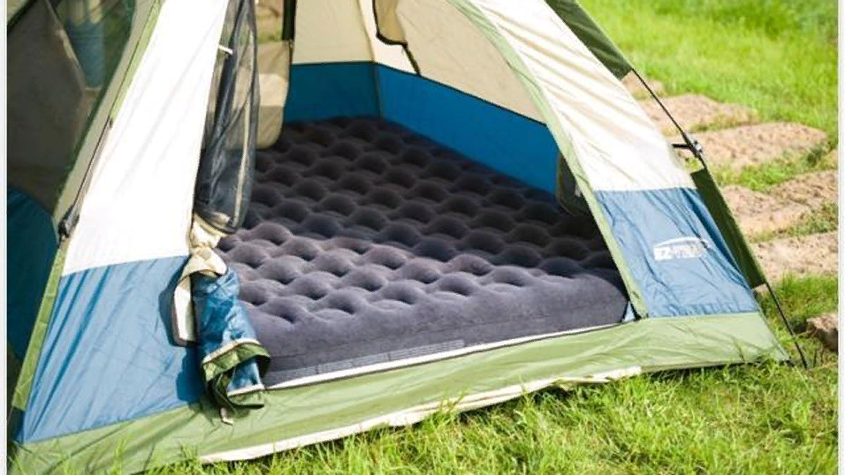 Надувной матрас в палатке. Источник: яндекс картинки.