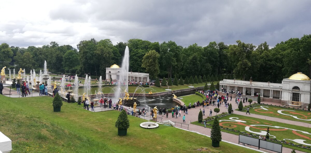 Вид на Большой каскад сверху
