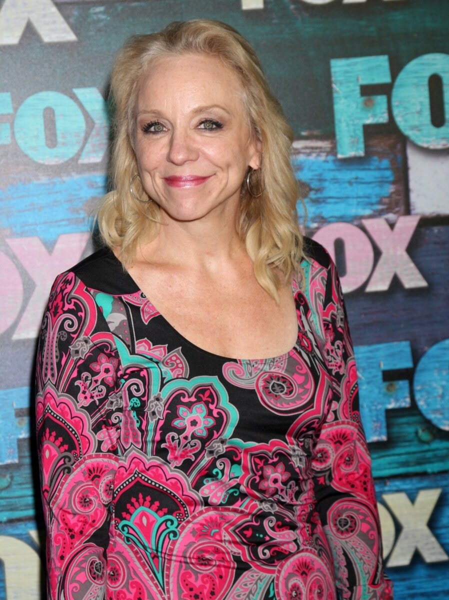 12 знаменитостей которые. Бретт батлер фото. Брюс уиллис улыбка. Кейт мосс в детстве. Звезды с некрасивой внешностью.