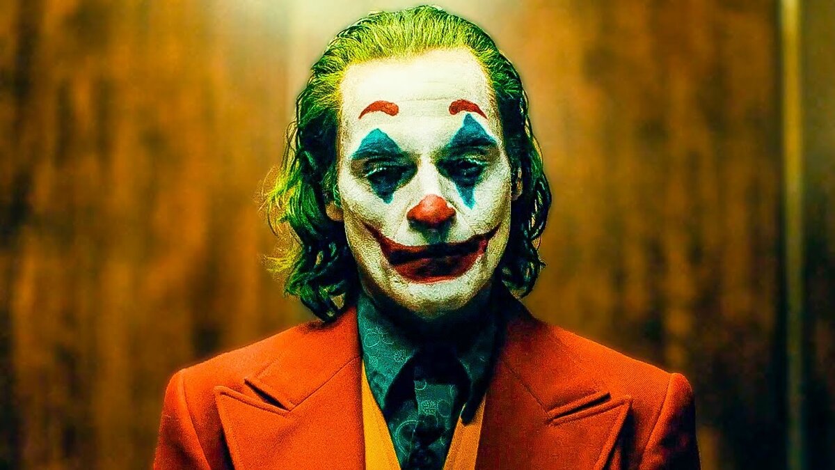Джо́кер» (англ. Joker) — американский психологический триллер режиссёра Тодда Филлипса по сценарию, написанному Филлипсом совместно со Скоттом Сильвером. Главную роль исполняет Хоакин Феникс. Сюжет фильма представляет собой историю происхождения суперзлодея Джокера и никак не связан с другими фильмами по комиксам DC.  Премьера состоялась 31 августа 2019 года на 76-м Венецианском кинофестивале, где картина удостоилась главного приза — «Золотого льва». Выход в широкий прокат запланирован на 4 октября 2019 года, в России — на день раньше. Сразу скажу это не классический фильм по комиксам- это самый сложный,  реалистичный, депрессивный и местами даже жуткий фильм, основанный на  комиксах. Вполне спокойно эта история могла произойти с другим человеком и совсем это не повлияло на историю персонажа. Но факт того что это история Джокера дало приток нереального внимания и шумихи к этому фильму.