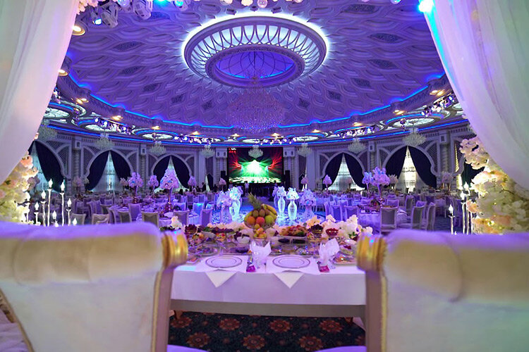 Ресторан "Муъжиза". Кадр видеозаписи из YouTube "Оформление свадеб в Самарканде"