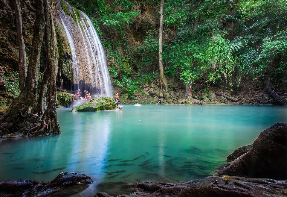 https://cdn.pixabay.com/photo/2018/02/26/05/21/waterfall-3182326_960_720.jpg