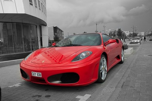 https://cdn.pixabay.com/photo/2015/04/14/09/13/ferrari-721858__340.jpg