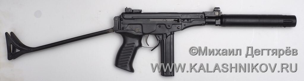 Пистолет-пулемёт ОЦ-02 (ТКБ-0217) «Кипарис» с присоединённым ПБС и прикладом в боевом положении 
