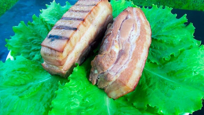 Грудинка – мясо из грудной части животных, отличающееся нежностью и мягкостью. Правильно приготовленное, оно оставит незабываемые ощущения благодаря своему особенному пикантному вкусу и изысканному аромату.Содержание