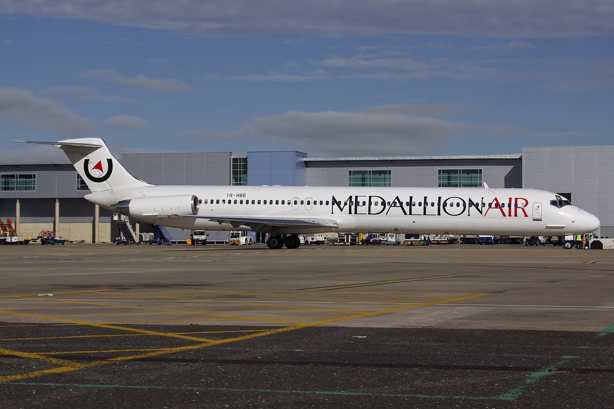 Международный аэропорт Михаила Когэлничану. MD 83 самолет.