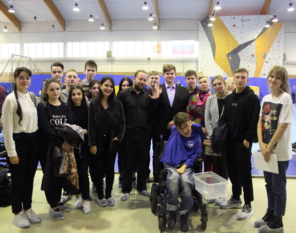 Ученики 11 "Б" класса школы № 136 города Санкт-Петербурга