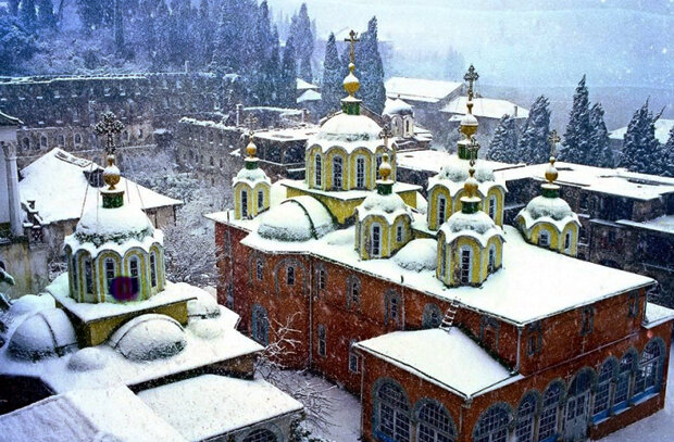 Русский православный монастырь на Афоне. Фото: isihazm.ru, Православие.RU