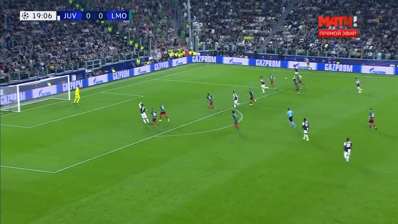 Роналду упустил отличную возможность открыт счёт в матче. Но удар был не точный.