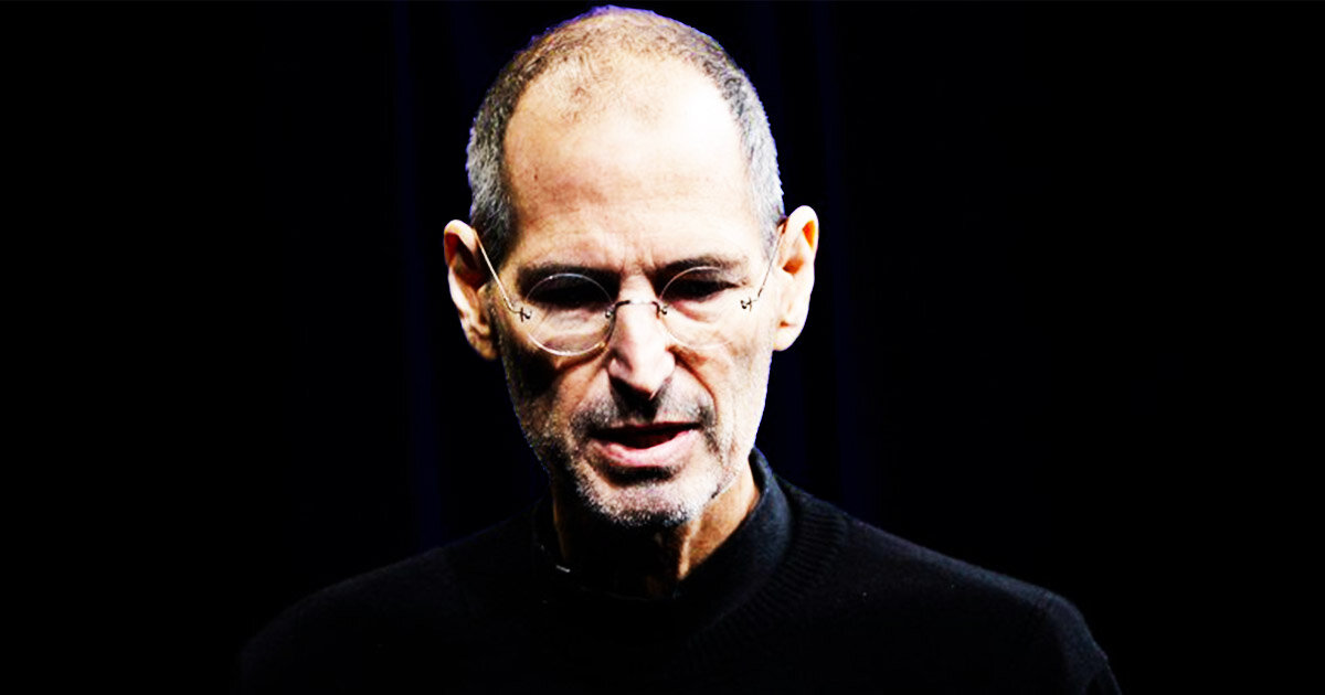 Вот его последние слова: 
«Я достиг пика успеха в деловом мире, в других глазах моя жизнь является сущностью успеха.

Однако, кроме работы, у меня мало радости. В конце концов, богатство — это просто факт жизни, к которому я привык.

В этот момент, когда я лежу в кровати больной и вспоминаю всю свою жизнь, я понимаю, что все признание и богатство, которые у меня есть, бессмысленны и лишены высшего смысла перед лицом неминуемой смерти.

Вы можете нанять кого-то, чтобы водить машину за вас, зарабатывать деньги для вас, но вы не можете никого нанять на все Ваши деньги, чтобы он понес эту болезнь вместо Вас. 
Можно найти и купить материальные вещи. Но есть одна вещь, которую нельзя найти и купить, когда она потеряна, – нельзя купить «жизнь».

Побалуйте себя хорошо. И уважайте других.

Чем старше мы становимся, тем больше мы умнеем, и постепенно мы понимаем, что часы, которые стоят $30, и часы, которые стоят $300, показывают одно и то же время.

Будем ли мы носить с собой кошелек, который стоит 30 $, или кошелек, который стоит 300 $, — оба вмещают одинаковую сумму денег.Будем ли мы ездить на автомобиле стоимостью 150 000 долларов или на машине стоимостью  30 000 долларов, дорога и расстояние одинаковы, и мы достигаем того же места назначения. 
Если мы выпьем бутылку стоимостью 300 долларов или вино стоимостью 10 долларов, то «кайф» будет одинаковым.

В доме, в котором мы живем, площадью 300 квадратных метров или 3000 квадратных метров – ты одинаково одинок.

Ваше истинное внутреннее счастье исходит не из материальных вещей этого мира.

Если вы летите в самолёте первого класса или эконом-класса и  самолет падает, то ты падаешь вместе с ним.

Итак… Надеюсь, вы понимаете, что когда у вас есть друзья или кто-то, с кем можно поговорить, то это настоящее счастье!